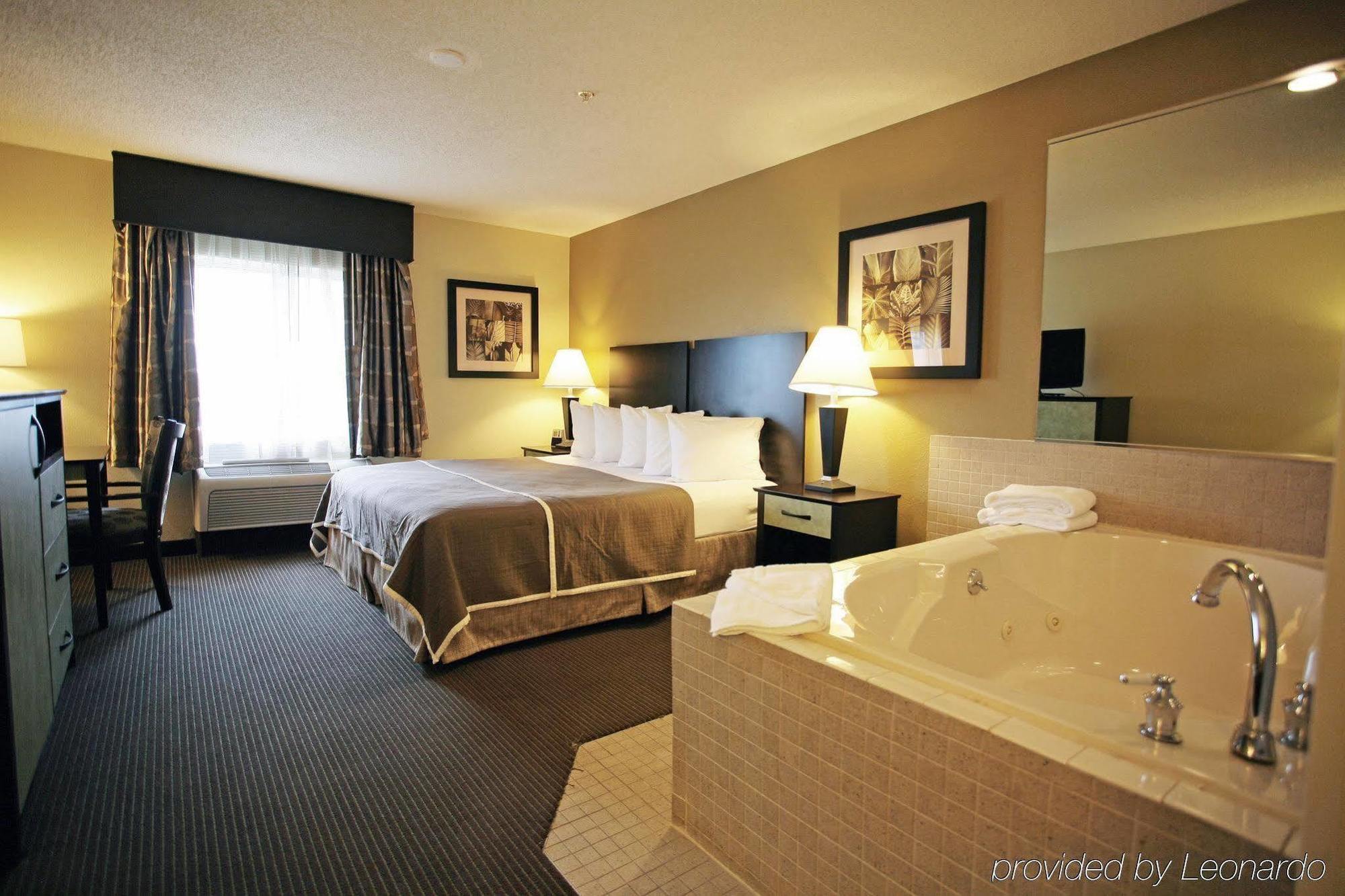 Baymont By Wyndham Dale Hotel Room photo
